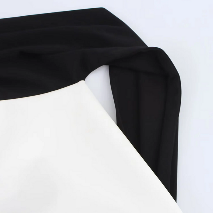 Anika | Weißes Mini-Kleid mit Neckholder und schulterfreiem Design
