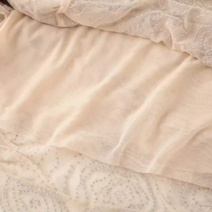 Renate | Glitzerndes rückenfreies Sommerkleid mit Rüschen